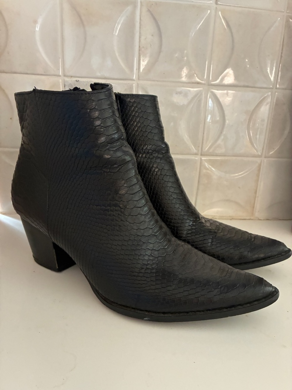 Coconuts by Matisse Black Textured Pointed-Ankle Boots